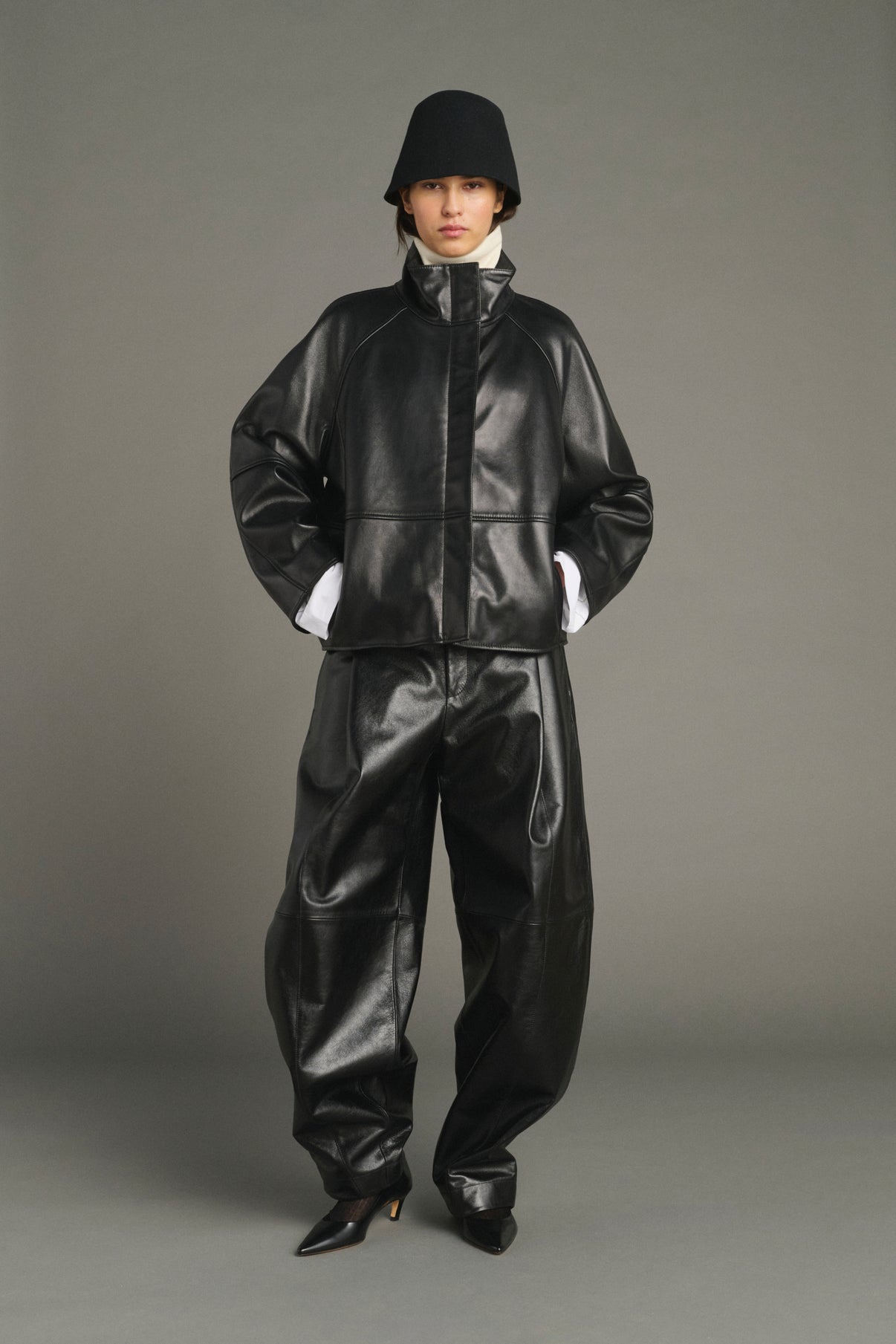 Gamma Jacket - Black Oversized Leather Women - Soeur vue 1